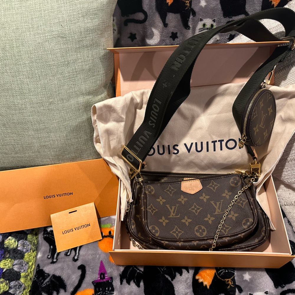 AUTHENTIC Louis Vuitton Multi Pochette